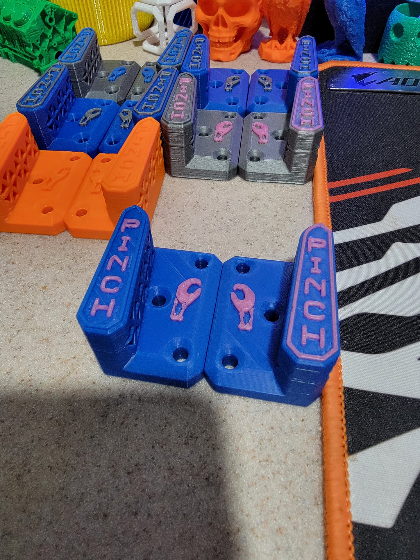 Pinch Snowboard Wall Hanging Brackets
